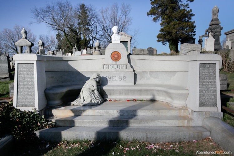 AbandonedNYC_Queens_Machpelah Cemetery_Houdini_Grave-003